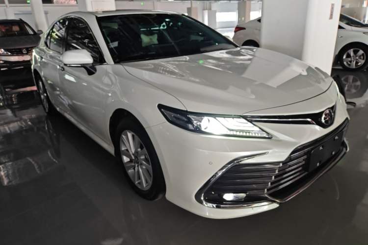 Used Toyota Camry 2021 2.0G Luxury Edition Front Right 45 Deg