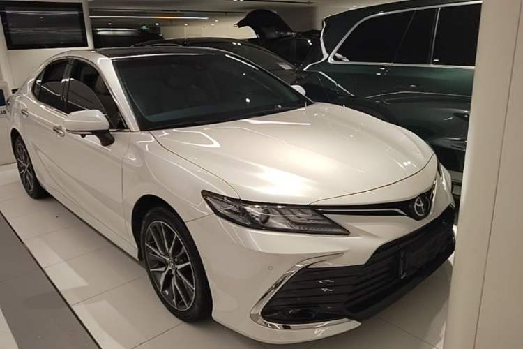Used Toyota Camry 2021 2.5G Luxury Edition Front Right 45 Deg