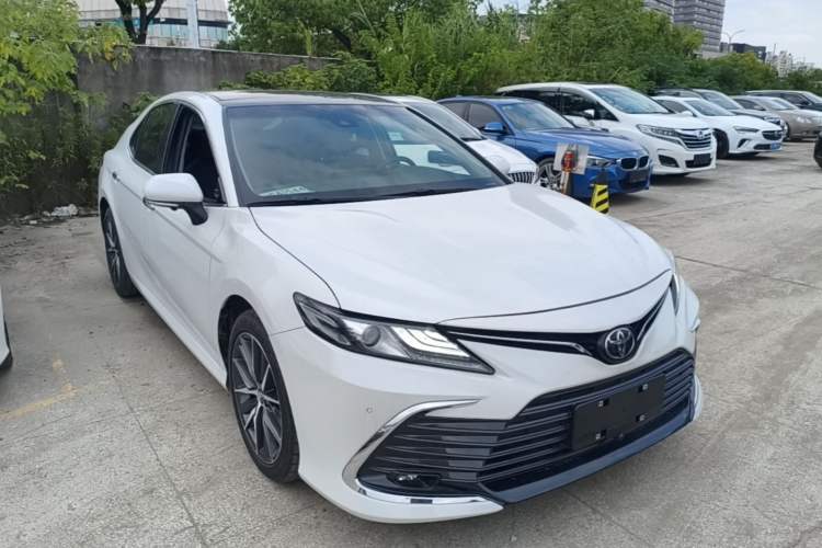 Used Toyota Camry 2021 2.5G Luxury Edition Front Right 45 Deg