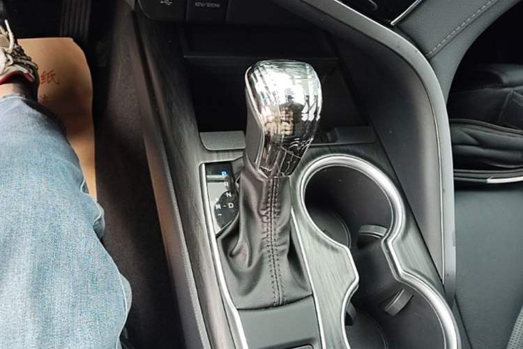 Used Toyota Camry 2021 2.0G Luxury Edition Gear Lever