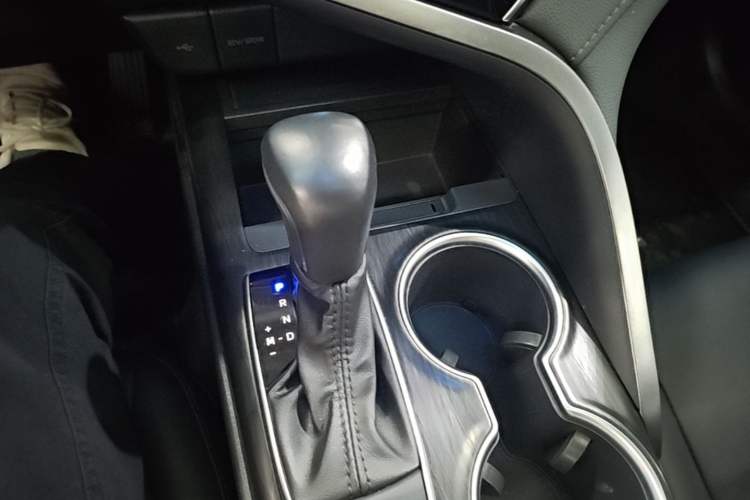 Used Toyota Camry 2021 2.0G Luxury Edition Gear Lever