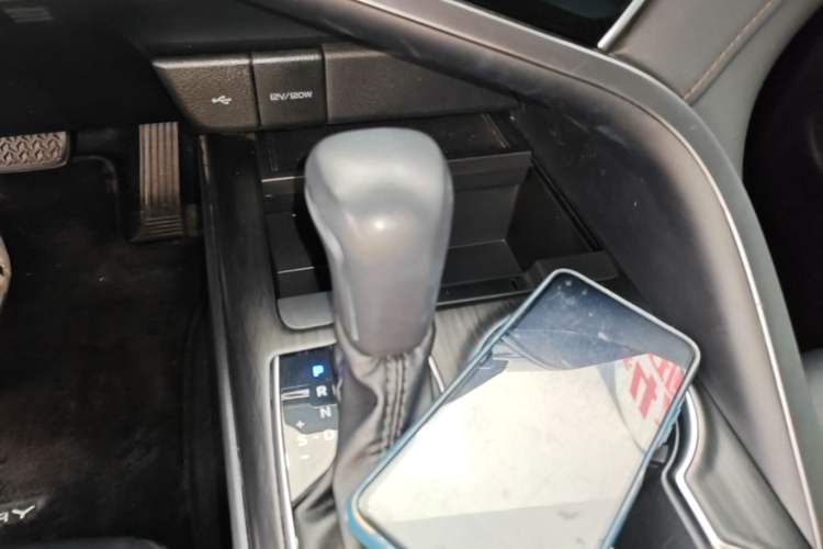 Used Toyota Camry 2021 2.5G Luxury Edition Gear Lever