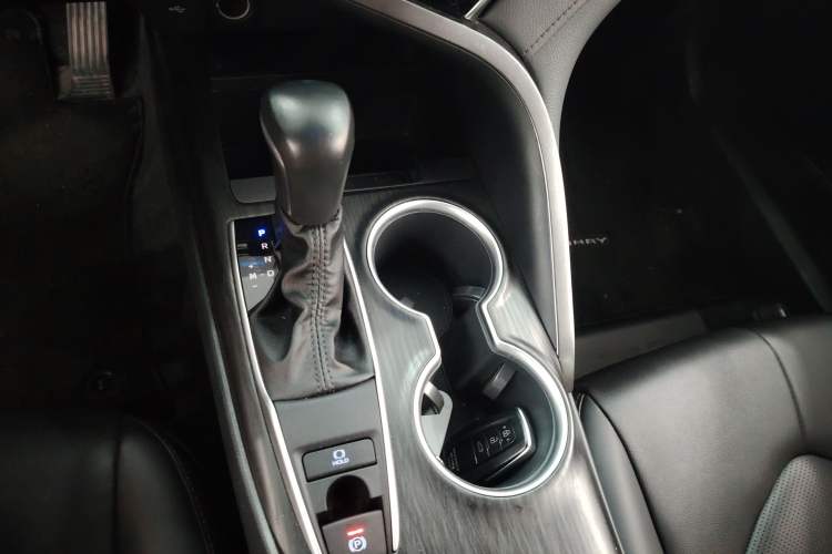 Used Toyota Camry 2021 2.0G Luxury Edition Gear Lever