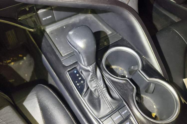 Used Toyota Camry 2021 Dual-Motor 2.5HG Luxury Edition Gear Lever