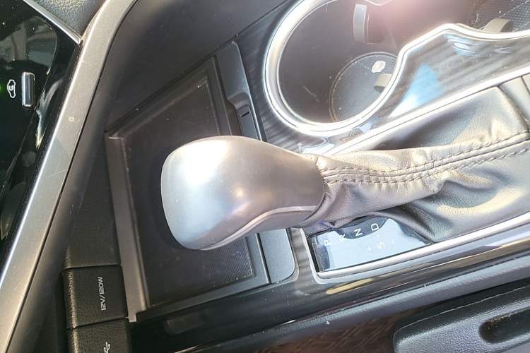 Used Toyota Camry 2021 2.5G Luxury Edition Gear Lever