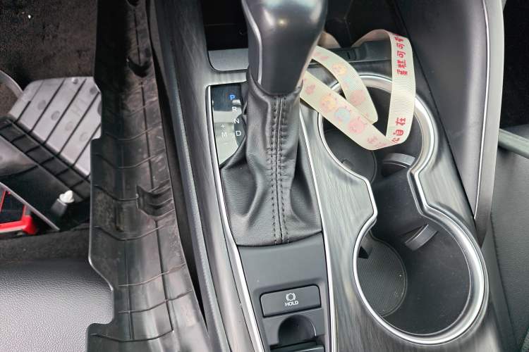 Used Toyota Camry 2021 2.0G Luxury Edition Gear Lever