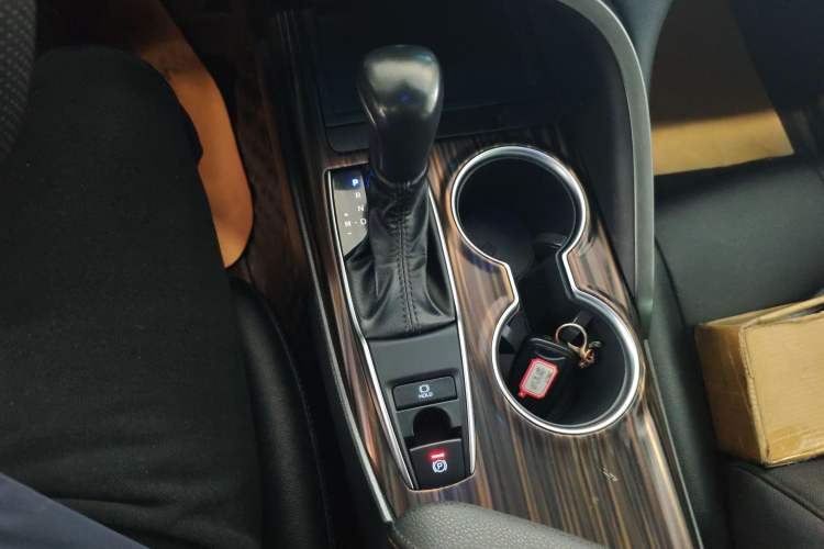 Used Toyota Camry 2021 2.0G Luxury Edition Gear Lever