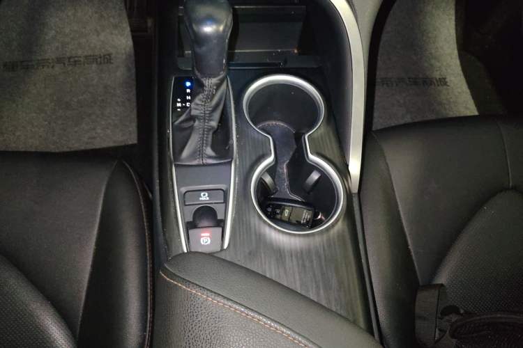 Used Toyota Camry 2021 2.0G Luxury Edition Gear Lever