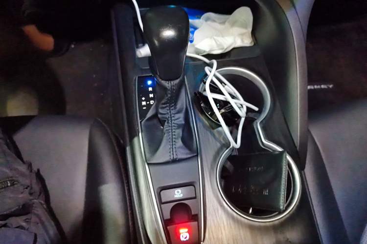 Used Toyota Camry 2021 2.0G Luxury Edition Gear Lever