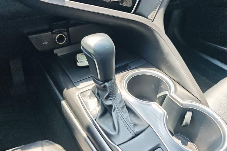 Used Toyota Camry 2021 2.0G Luxury Edition Gear Lever