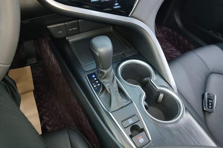 Used Toyota Camry 2021 2.0G Luxury Edition Gear Lever