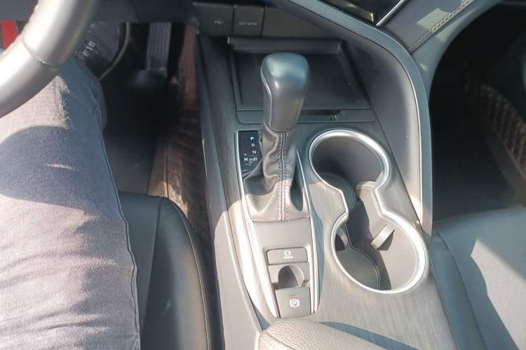 Used Toyota Camry 2021 2.0G Luxury Edition Gear Lever