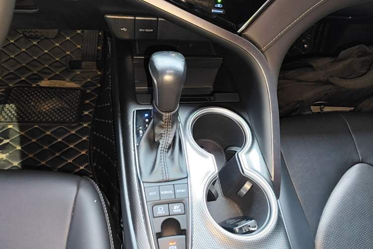 Used Toyota Camry 2021 Dual-Motor 2.5HS Fēngshàng Edition Gear Lever