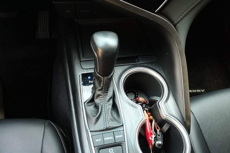 Used Toyota Camry 2021 2.5G Luxury Edition Gear Lever