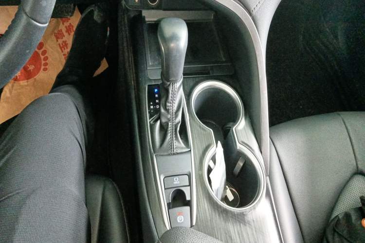 Used Toyota Camry 2021 2.0G Luxury Edition Gear Lever