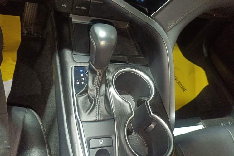 Used Toyota Camry 2021 2.0G Luxury Edition Gear Lever