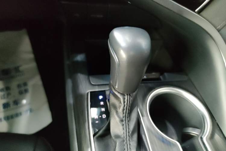 Used Toyota Camry 2021 2.0G Luxury Edition Gear Lever