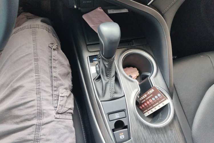 Used Toyota Camry 2021 2.0G Luxury Edition Gear Lever