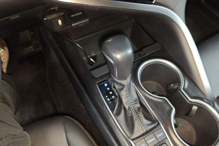Used Toyota Camry 2021 2.5G Luxury Edition Gear Lever