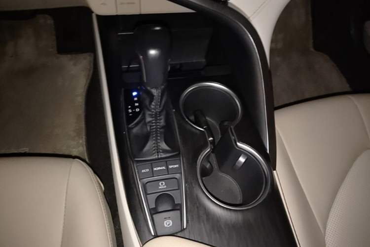 Used Toyota Camry 2021 2.5G Luxury Edition Gear Lever