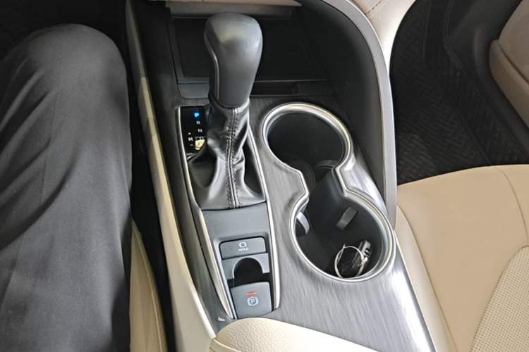 Used Toyota Camry 2021 2.0G Luxury Edition Gear Lever