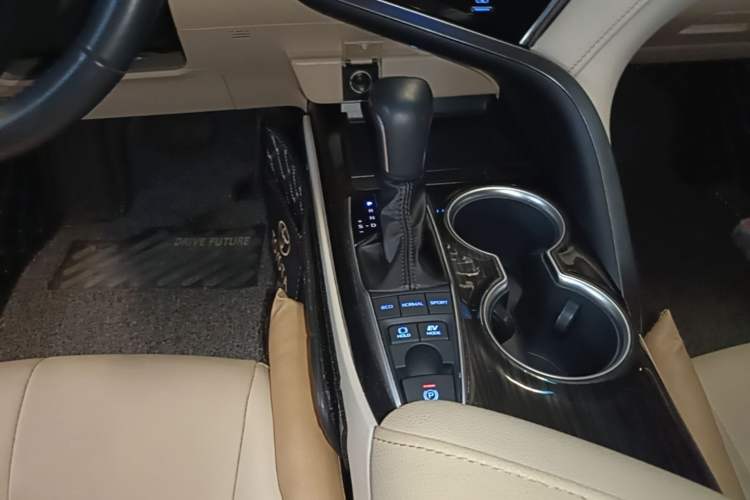 Used Toyota Camry 2021 Dual-Motor 2.5 HGVP Leading Edition Gear Lever