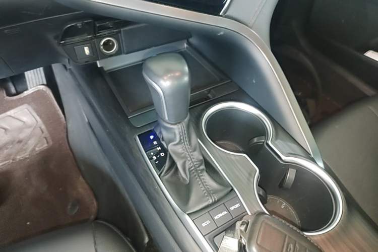 Used Toyota Camry 2021 2.5G Luxury Edition Gear Lever