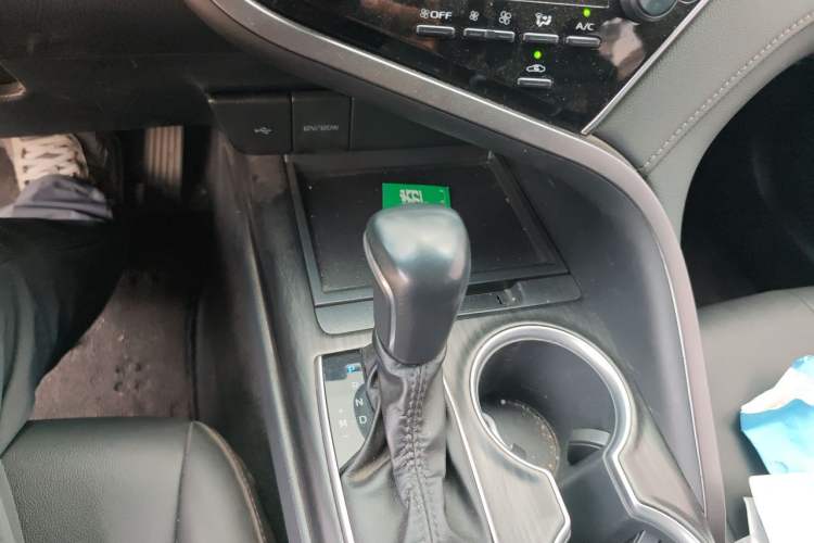 Used Toyota Camry 2021 2.0G Luxury Edition Gear Lever