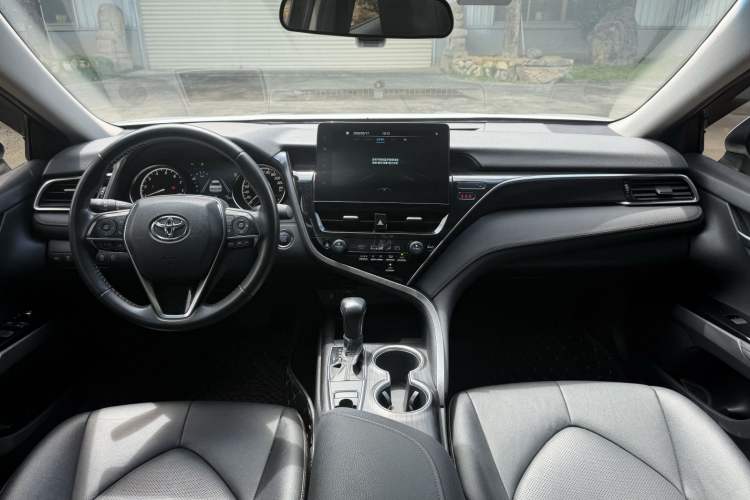 Used Toyota Camry 2021 2.0G Luxury Edition Interior 1