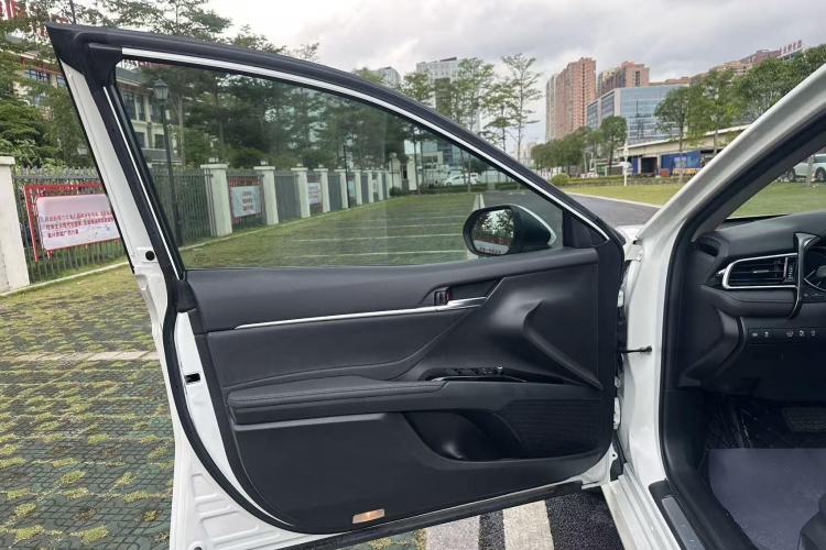 Used Toyota Camry 2021 2.0G Luxury Edition Interior 11