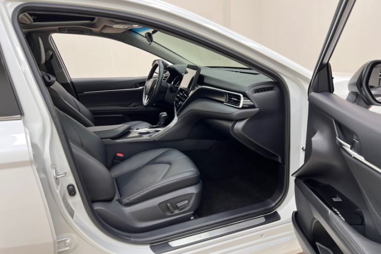 Used Toyota Camry 2021 2.0G Luxury Edition Interior 11