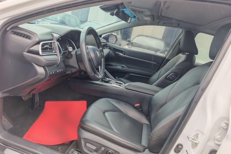 Used Toyota Camry 2021 2.0G Luxury Edition Interior 2