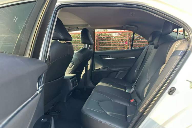 Used Toyota Camry 2021 2.0G Luxury Edition Interior 3