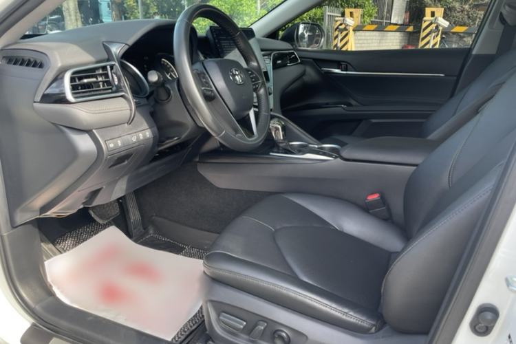 Used Toyota Camry 2021 2.0G Luxury Edition Interior 3