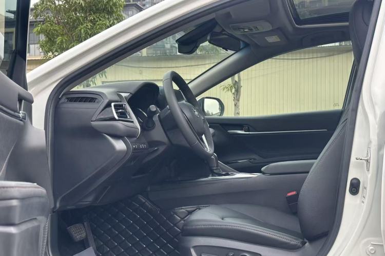 Used Toyota Camry 2021 2.0G Luxury Edition Interior 3