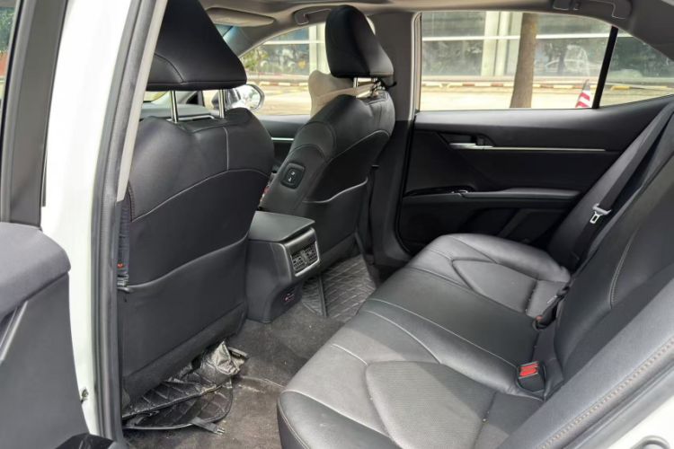 Used Toyota Camry 2021 2.0G Luxury Edition Interior 3