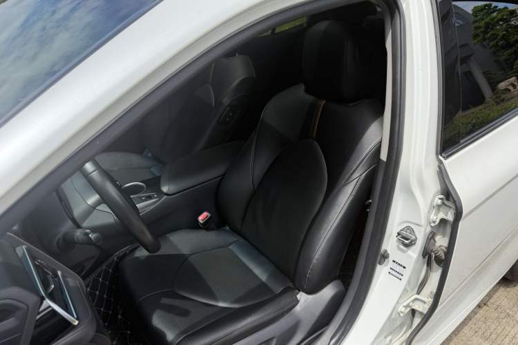 Used Toyota Camry 2021 2.0G Luxury Edition Interior 3