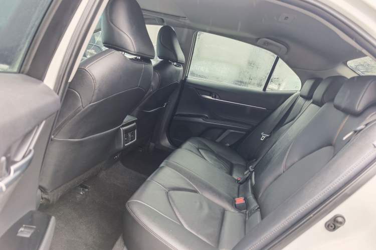 Used Toyota Camry 2021 2.0G Luxury Edition Interior 3