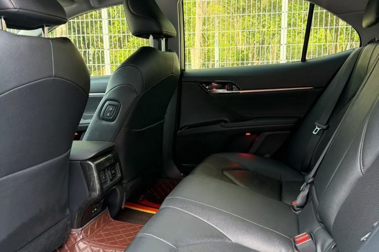 Used Toyota Camry 2021 2.0G Luxury Edition Interior 3