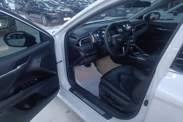 Used Toyota Camry 2021 2.0G Luxury Edition Interior 3