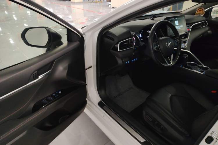 Used Toyota Camry 2021 2.0G Luxury Edition Interior 3