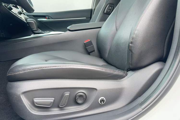 Used Toyota Camry 2021 2.0G Luxury Edition Interior 3