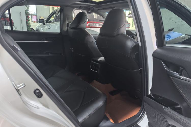 Used Toyota Camry 2021 2.0G Luxury Edition Interior 3