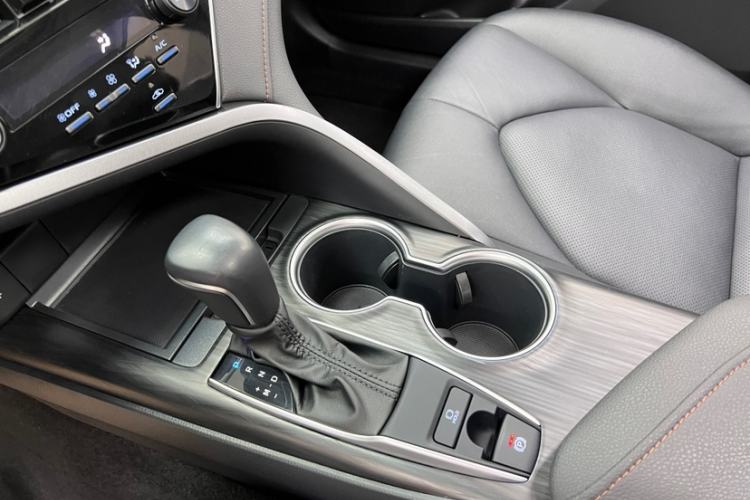 Used Toyota Camry 2021 2.0G Luxury Edition Interior 3