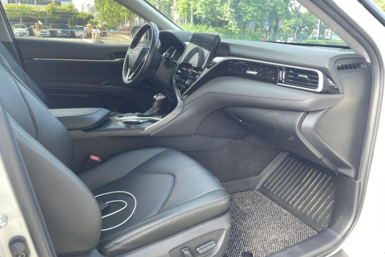 Used Toyota Camry 2021 2.0G Luxury Edition Interior 4