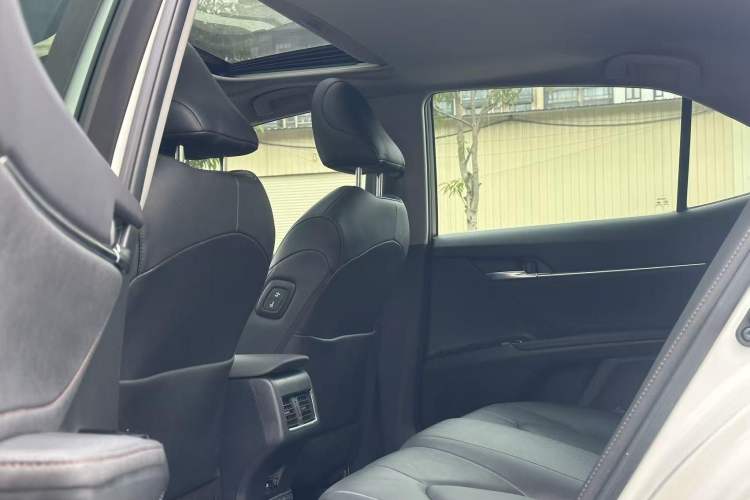 Used Toyota Camry 2021 2.0G Luxury Edition Interior 4