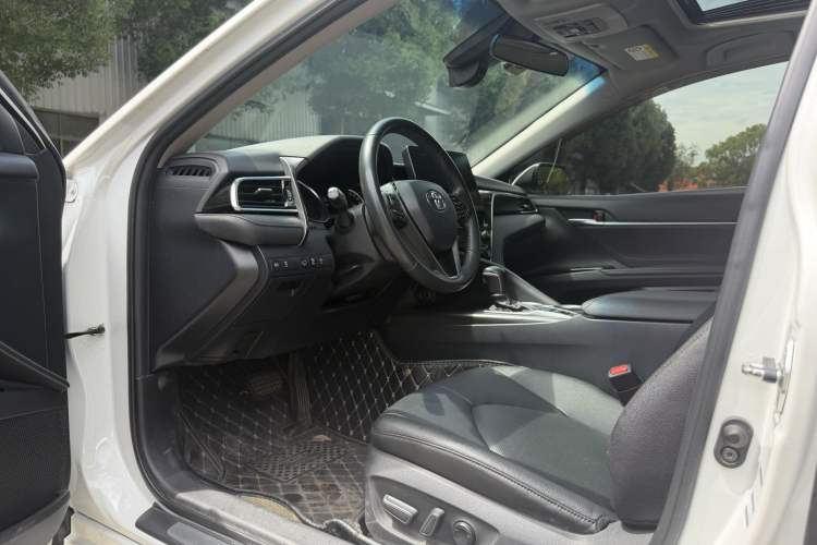 Used Toyota Camry 2021 2.0G Luxury Edition Interior 4