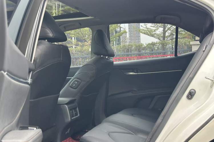 Used Toyota Camry 2021 2.0G Luxury Edition Interior 4