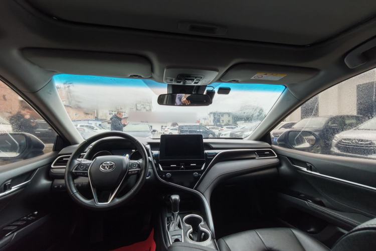 Used Toyota Camry 2021 2.0G Luxury Edition Interior 4