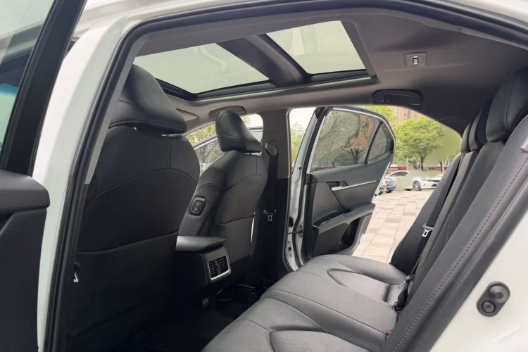 Used Toyota Camry 2021 2.5G Luxury Edition Interior 4